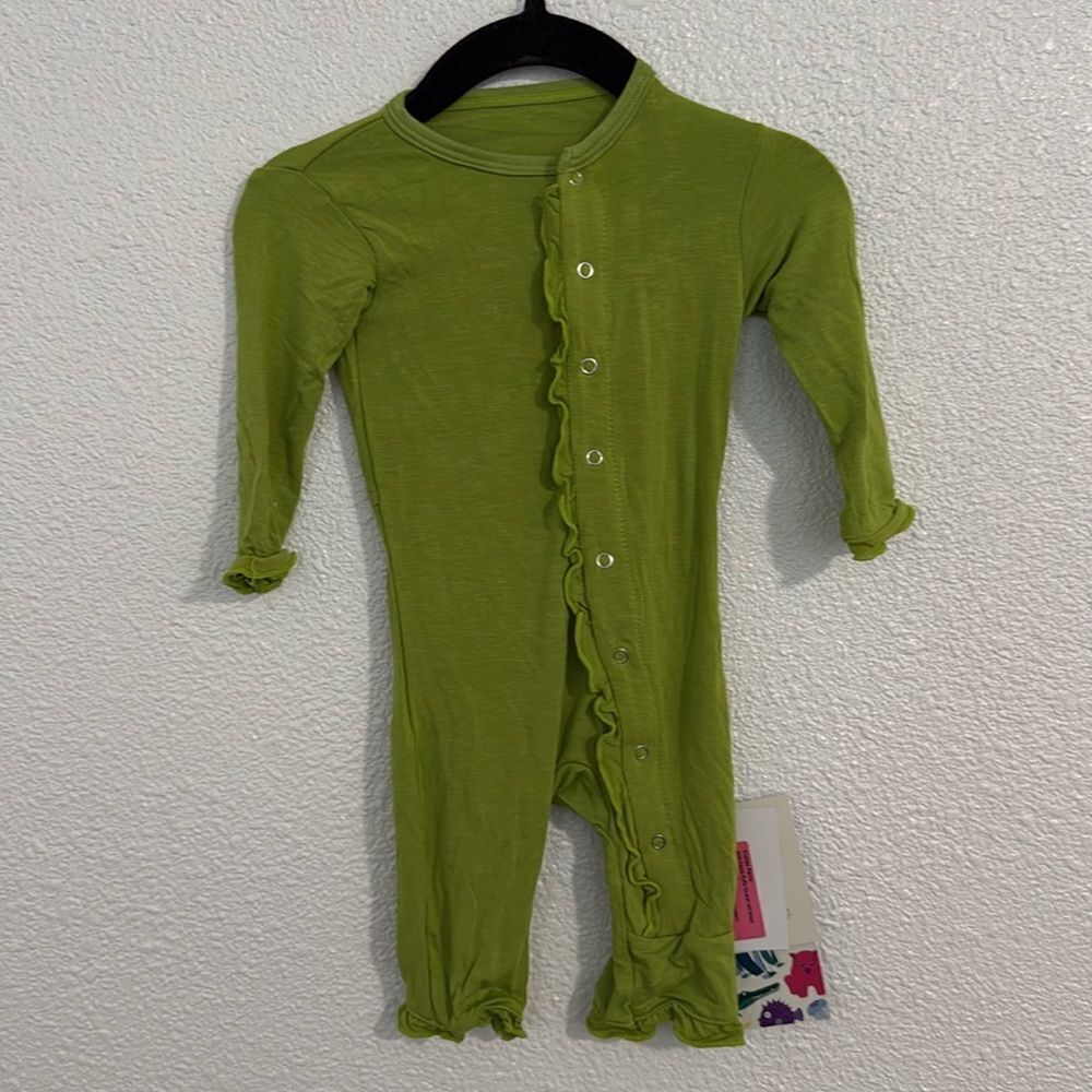 NWT- Kickee Pants- Green bamboo snap coveralls with muffin detail- Size Newborn